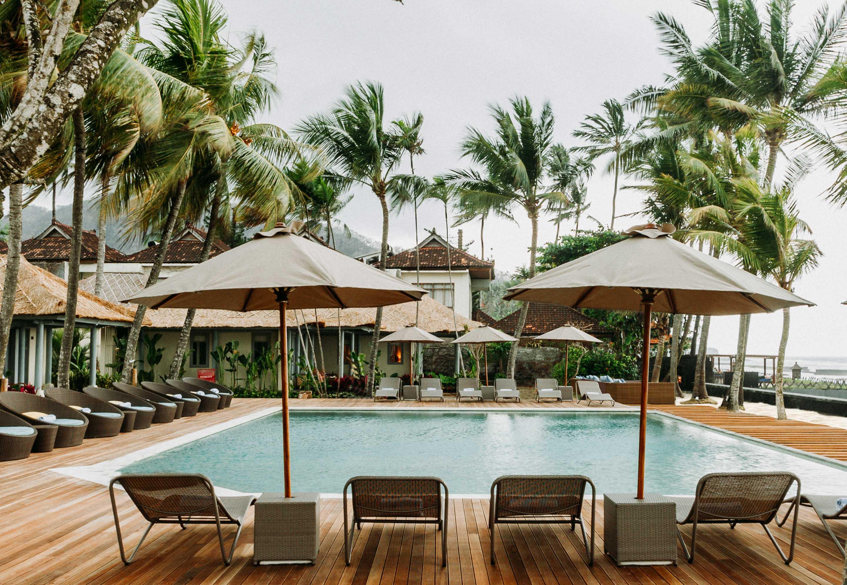 Nirwana Beach&Resort Candidasa Exterior foto The swimming pool at the resort