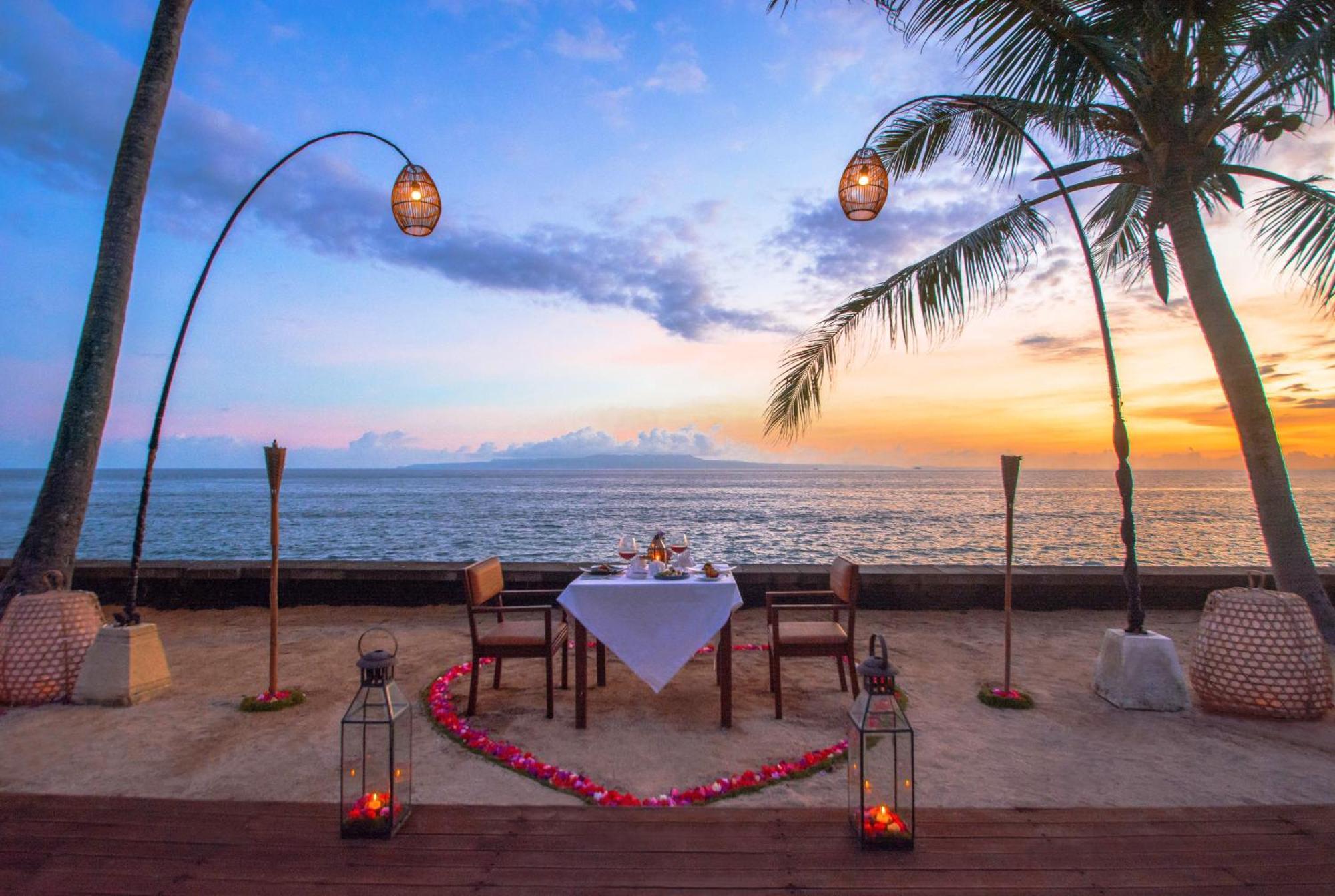 Nirwana Beach&Resort Candidasa Exterior foto Sunset at the beach