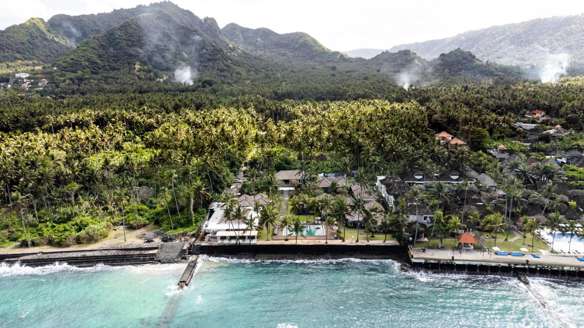 Nirwana Beach&Resort Candidasa Exterior foto Aerial view of the resort