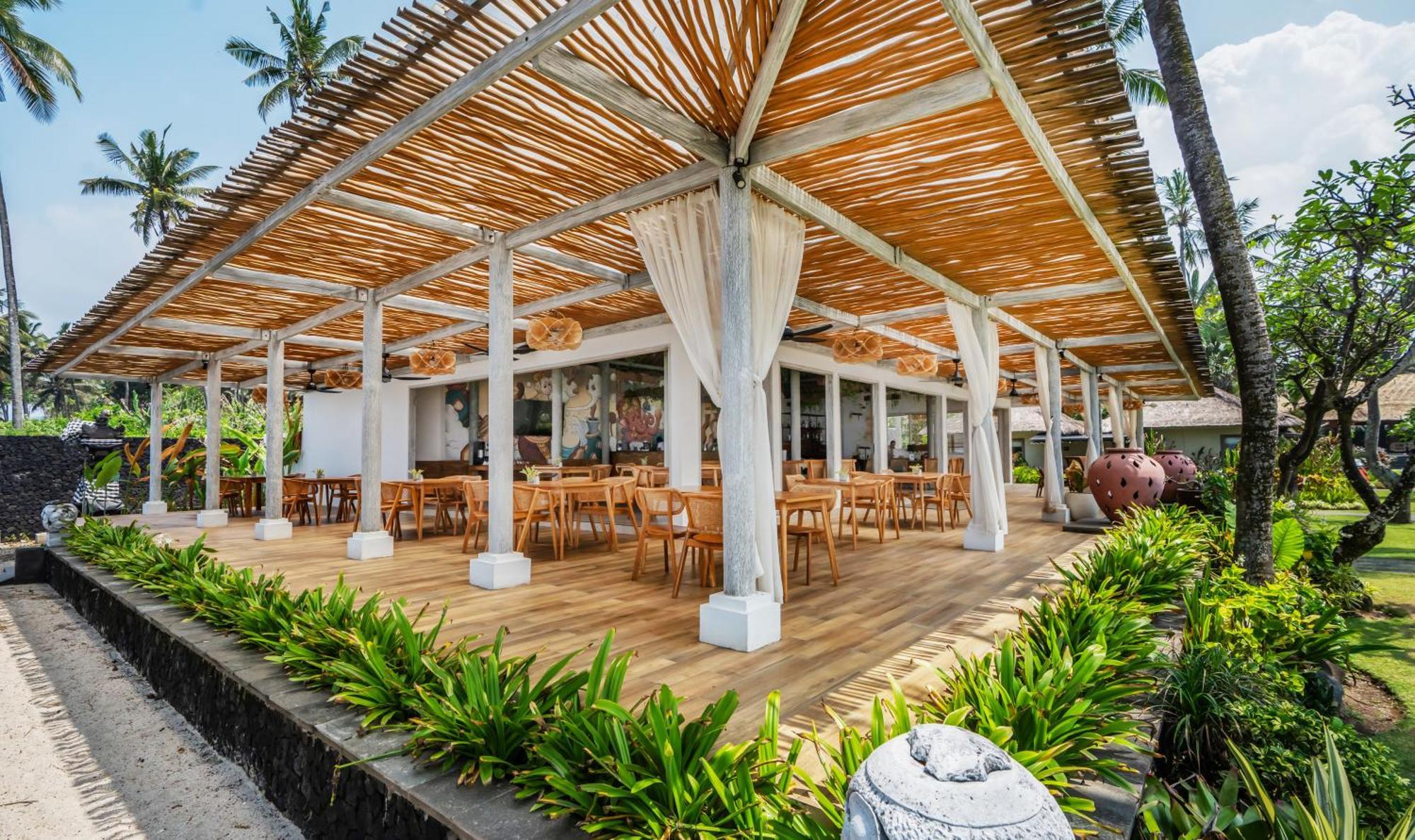 Nirwana Beach&Resort Candidasa Exterior foto The restaurant at the resort