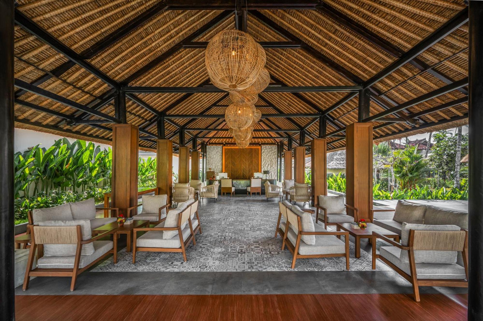 Nirwana Beach&Resort Candidasa Exterior foto The lobby of the hotel