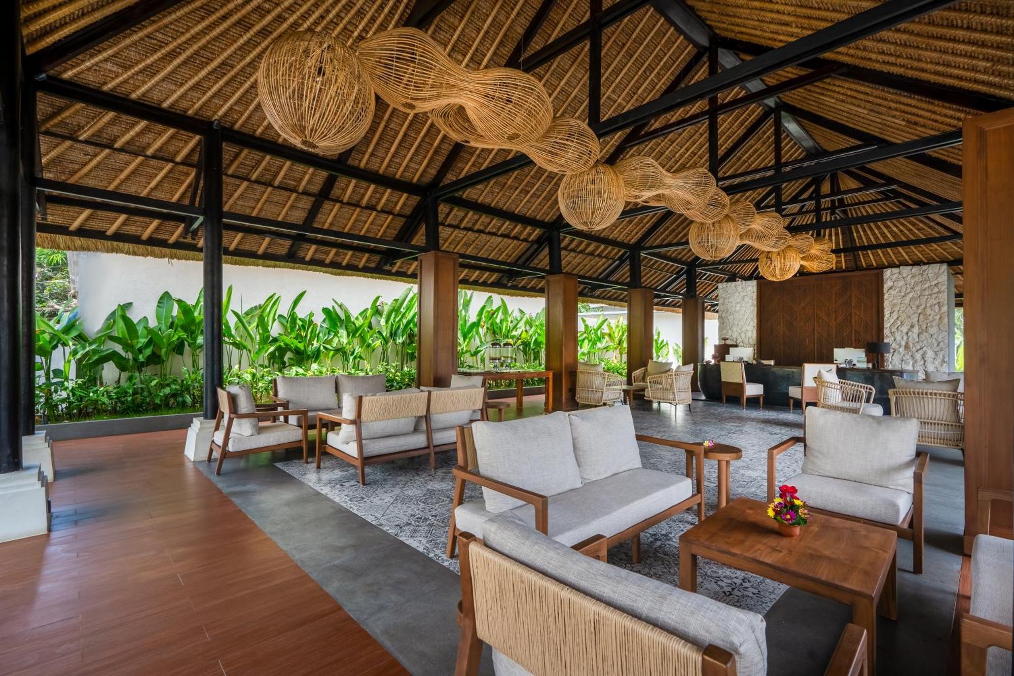 Nirwana Beach&Resort Candidasa Exterior foto The lobby at the Andaz Bali
