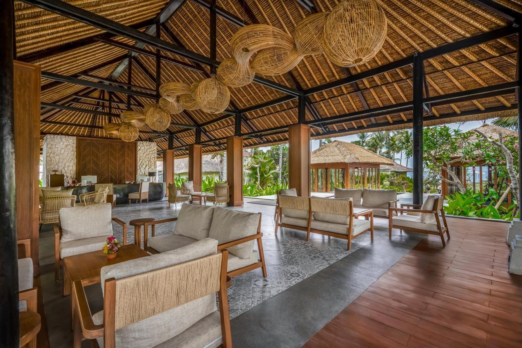 Nirwana Beach&Resort Candidasa Exterior foto The resort's lobby