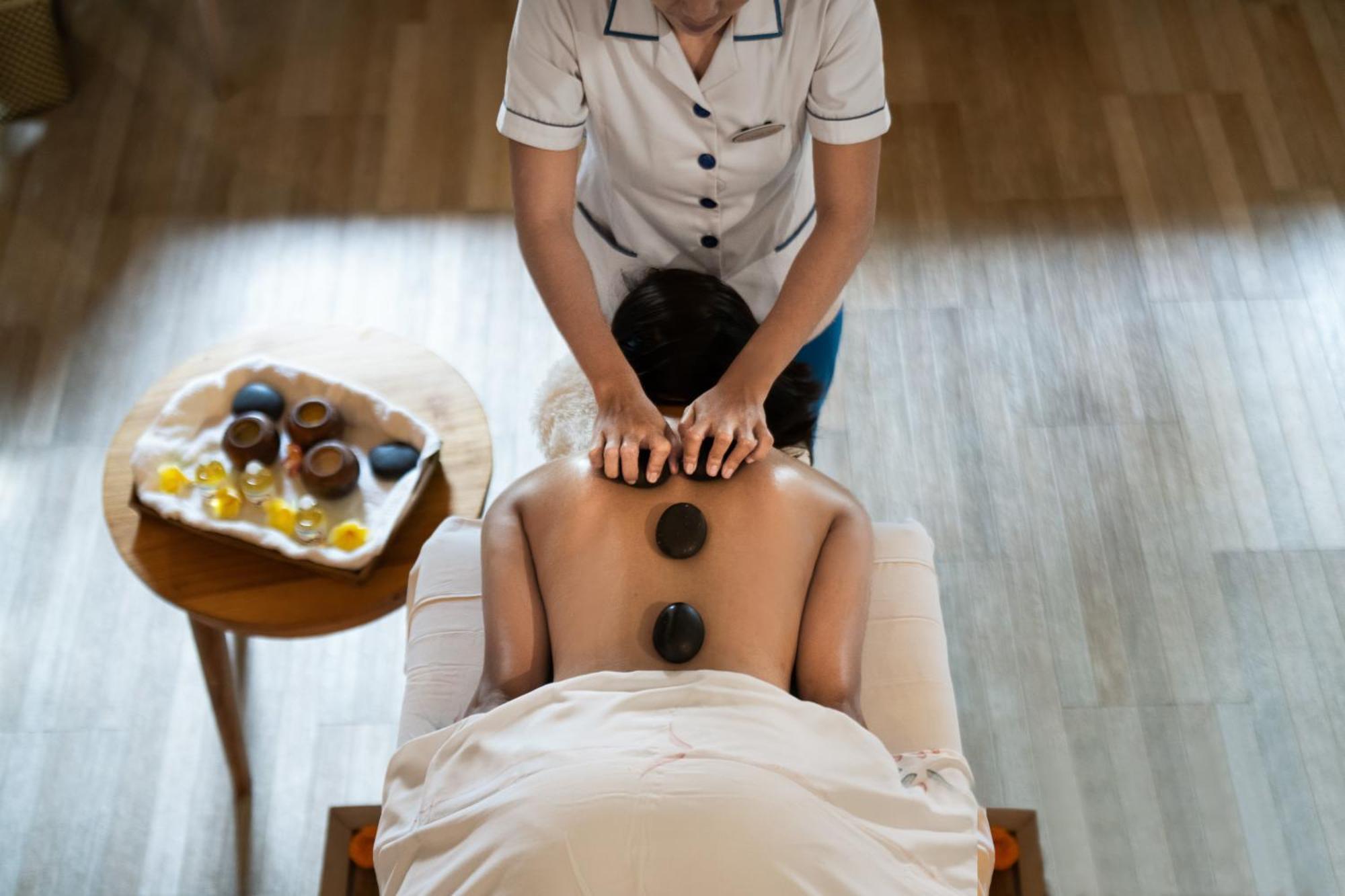 Nirwana Beach&Resort Candidasa Exterior foto Hot stone massage