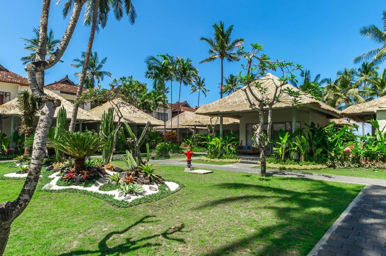 Nirwana Beach&Resort Candidasa Exterior foto The resort's grounds